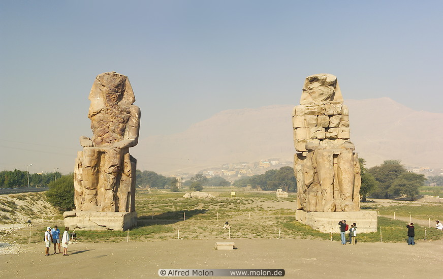 03 Memnon colossi statues
