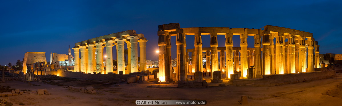 47 Luxor temple at night