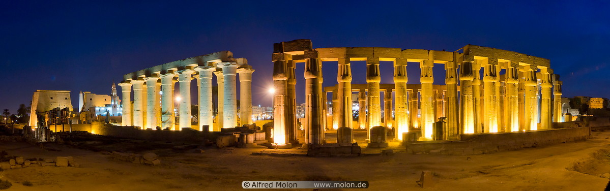 48 Luxor temple at night