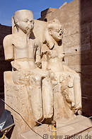 27 Statues of pharao and queen