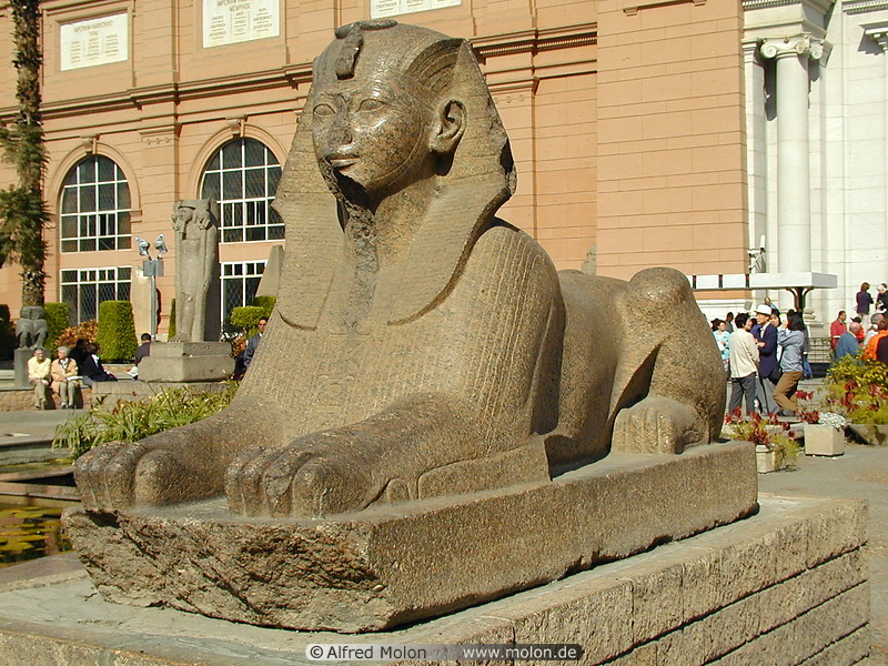 02 Sphinx statue