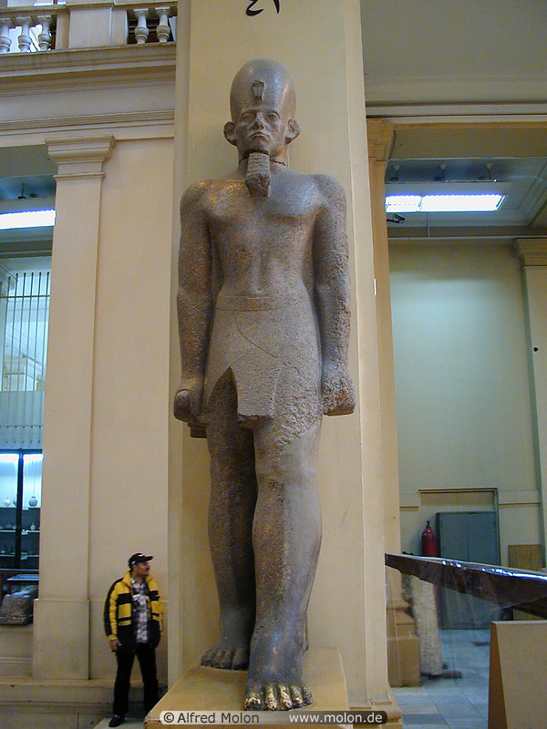 03 Statue