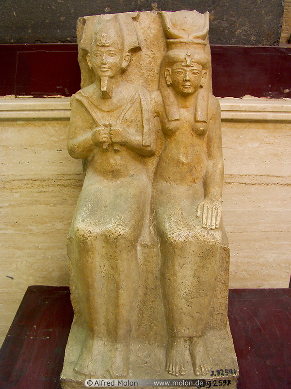 17 Statue of Pharaoh and wife