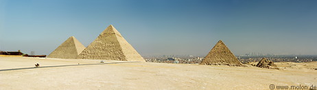 20 Panorama view of the Giza pyramids