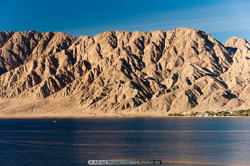 05 Sea and Sinai mountains