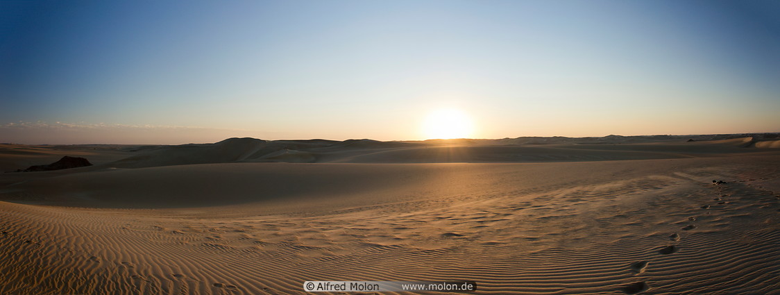 26 Sand desert at sunset