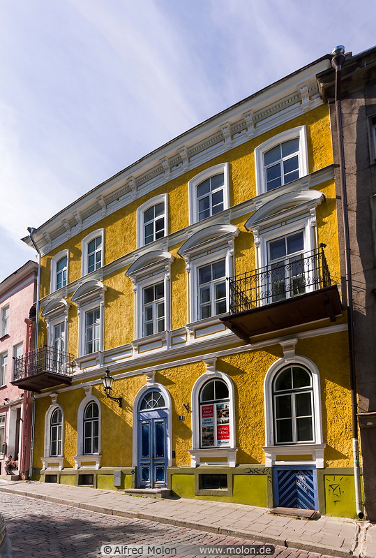 01 Yellow facade