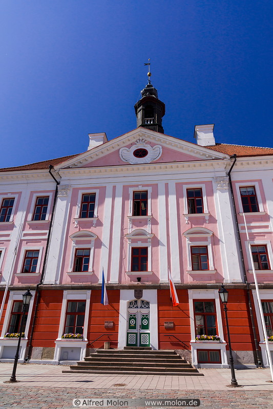 20 Town hall