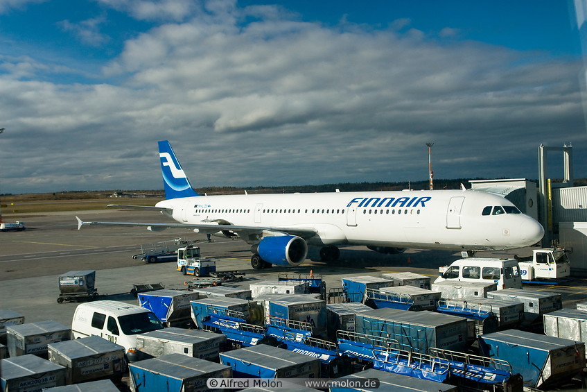 04 Finnair airplane and containers