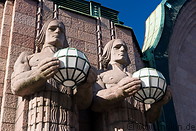 07 Statues holding spherical lamps