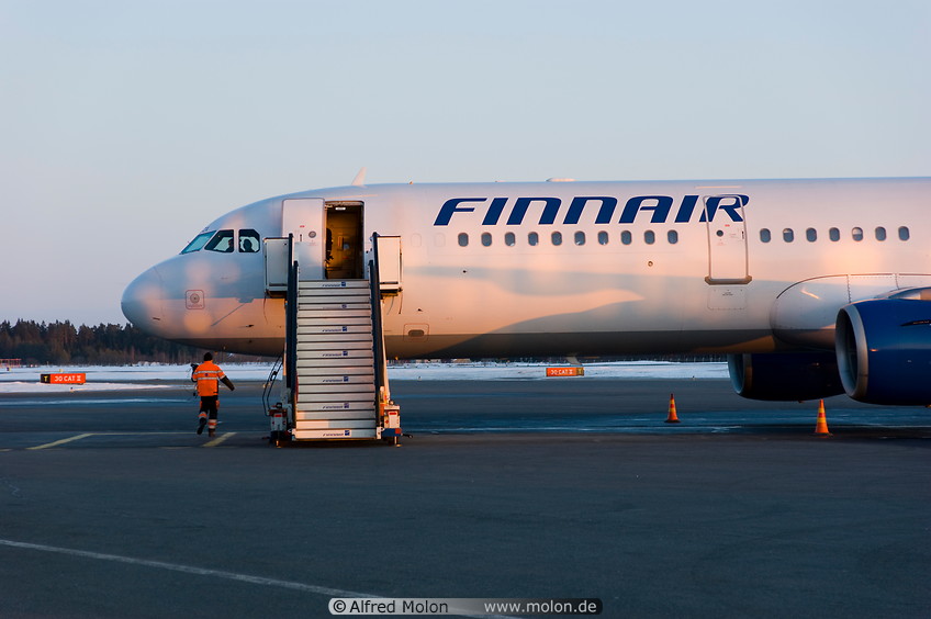 02 Finnair airplane on runway