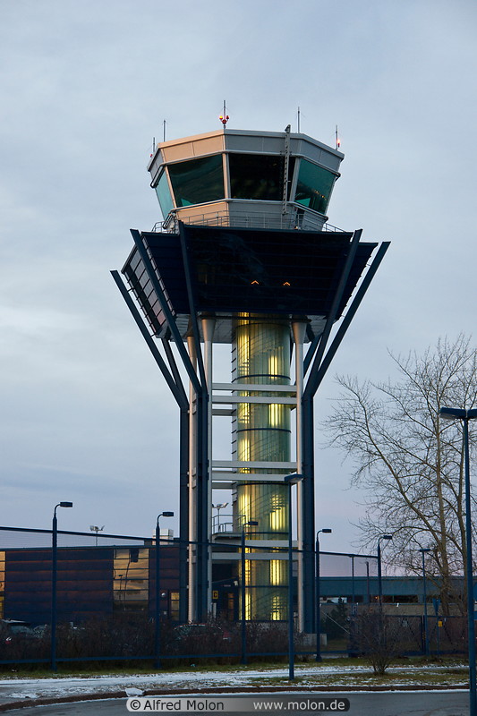 08 Control tower