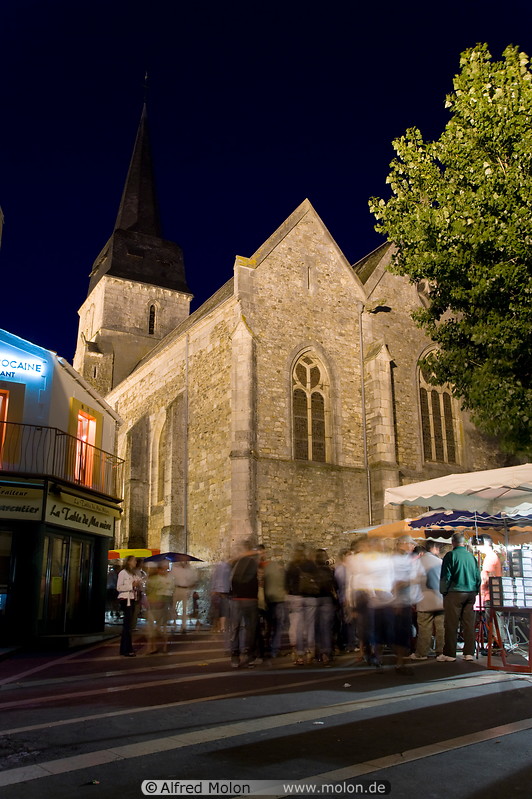 19 St Gilles church at night
