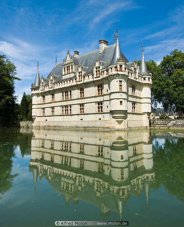 15 Azay le Rideau castle reflecting in Indre river