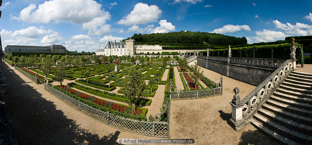 03 Vegetable garden and castle