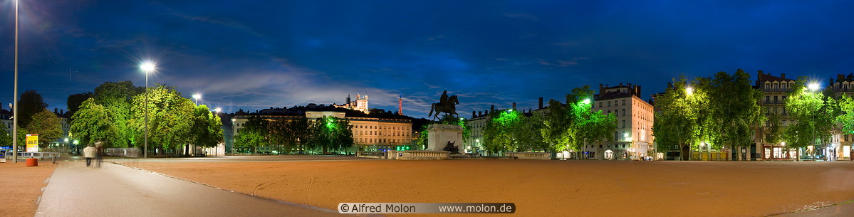22 Bellecour square at night