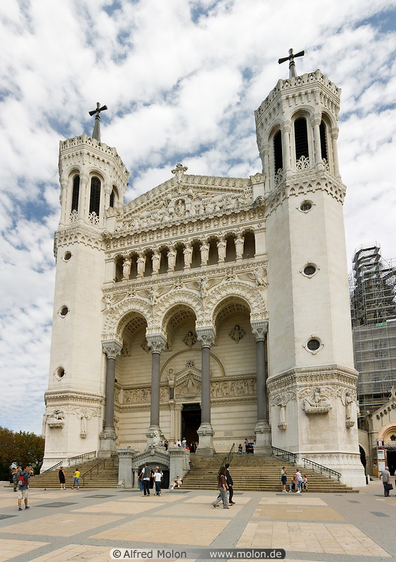 02 Front view of basilica