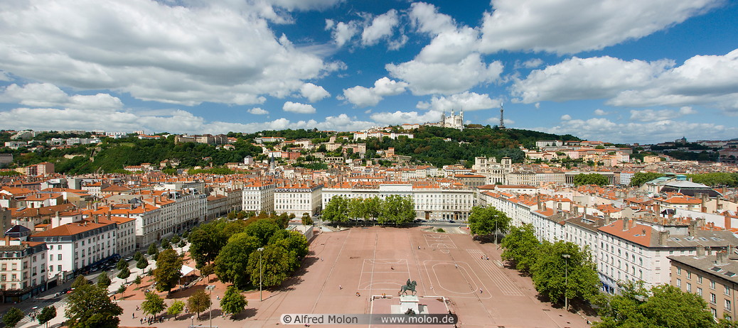 05 Skyline with Bellecour square