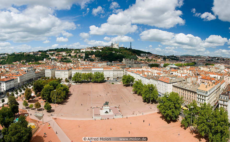 06 Skyline with Bellecour square