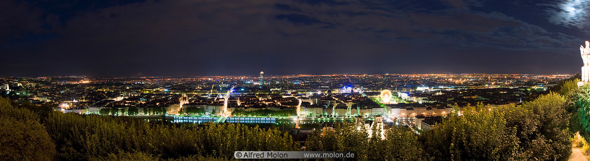 19 Lyon skyline at night