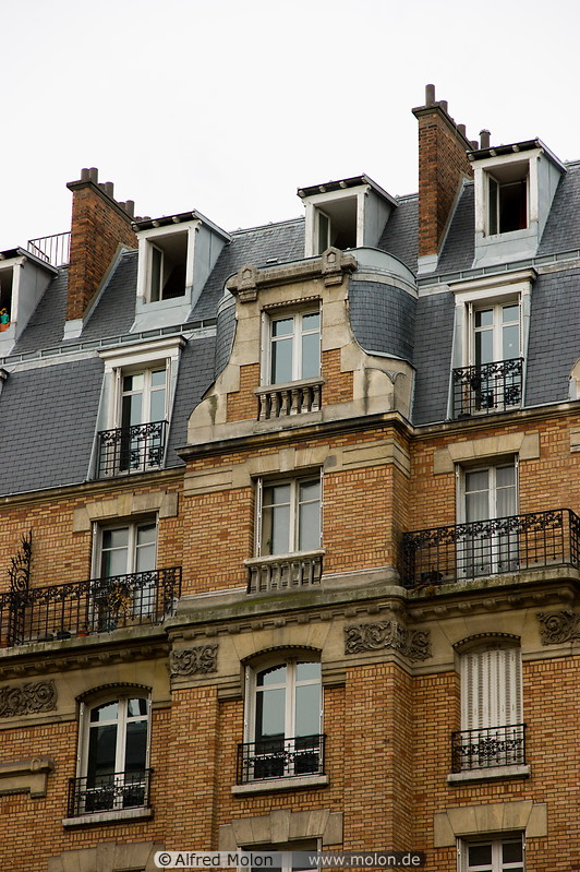 15 Building facade - Marais