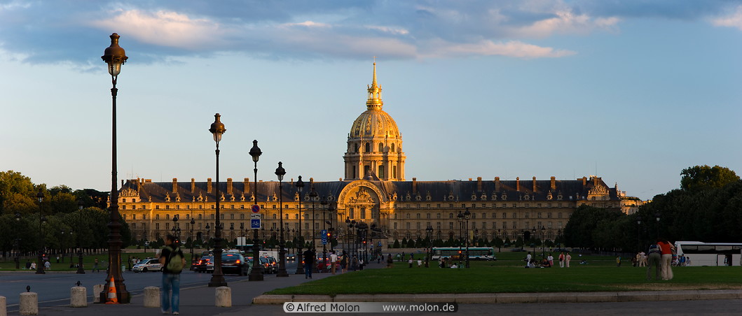 16 Les Invalides hospital and chapel dome