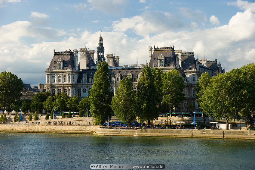 07 Seine river and Hotel de Ville