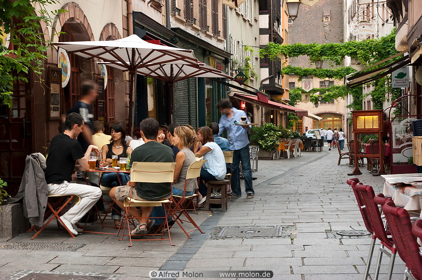 17 Pedestrian area alley with restaurants