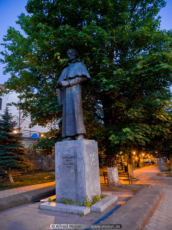 12 Solomon Dodashvili statue