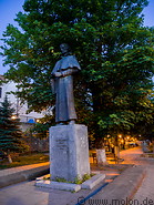 12 Solomon Dodashvili statue