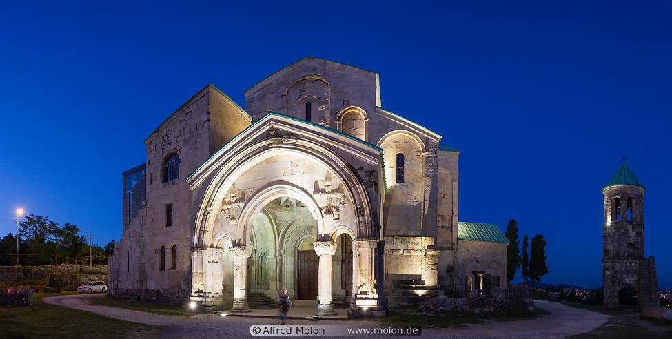 06 Bagrati cathedral at night