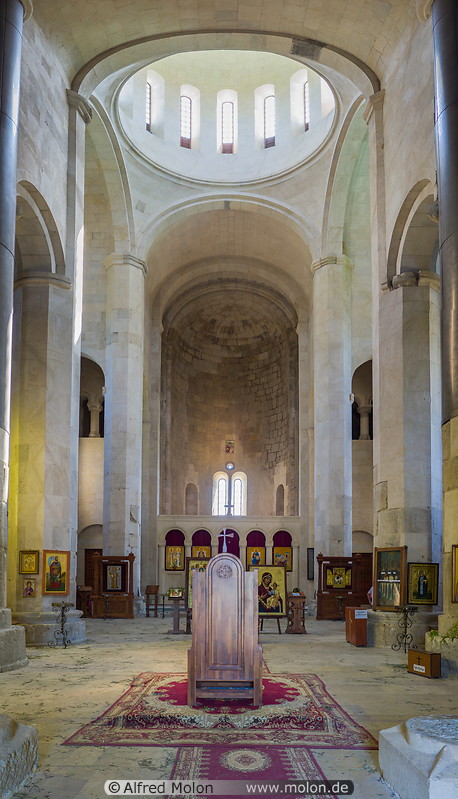 14 Bagrati cathedral interior