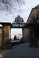 09 Gate with coat of arms