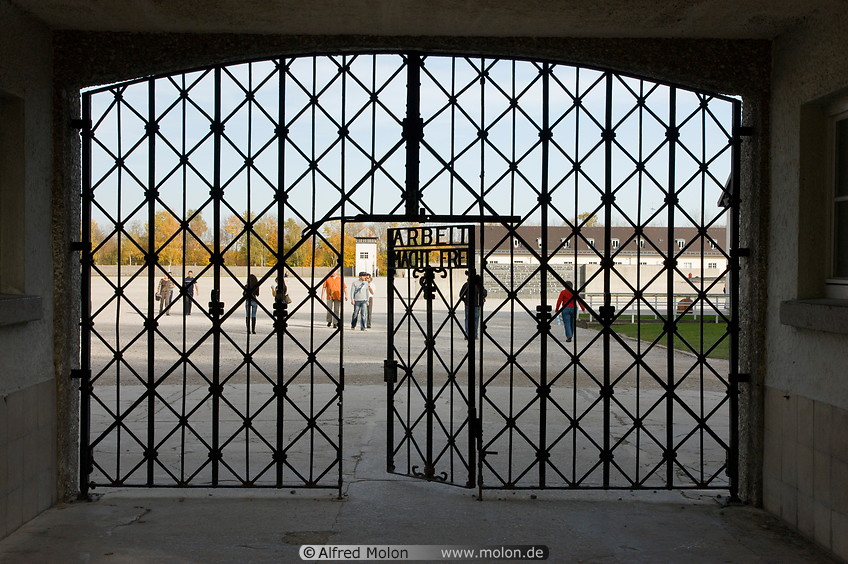 05 Iron gate at the main entrance