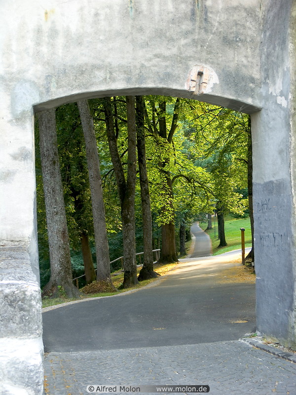 07 Gate