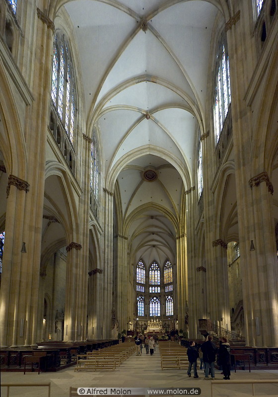 11 St Peter cathedral interior