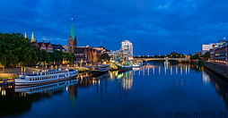 55 Historic centre of Bremen at night