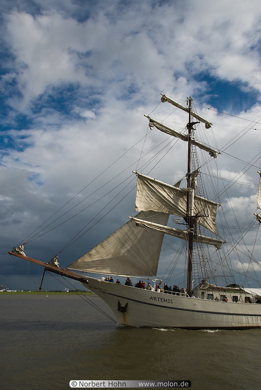 07 Artemis sailboat