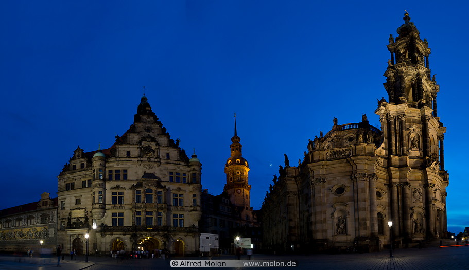 04 Castle and cathedral at night
