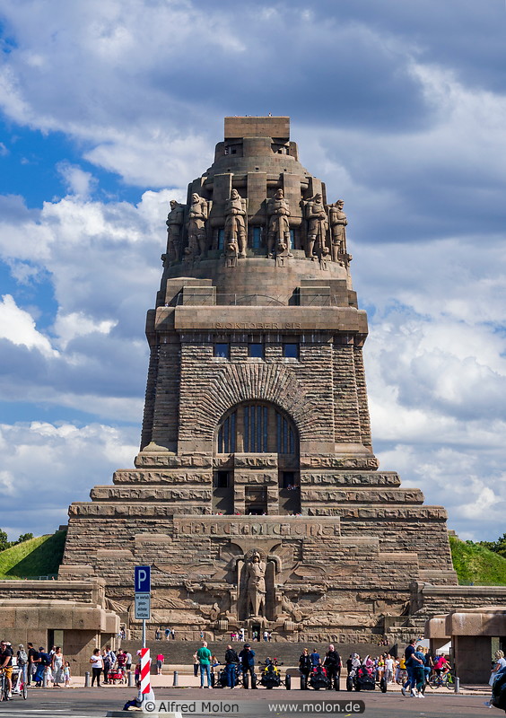 64 Battle of Nations monument 
