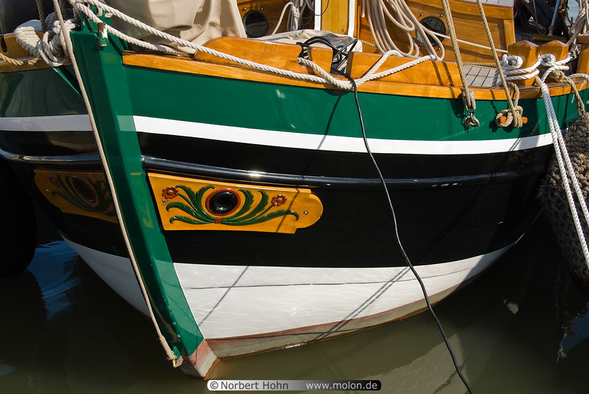 25 Historical sailboat