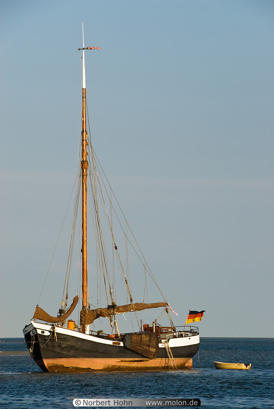 10 Sailboat on a sand-bank