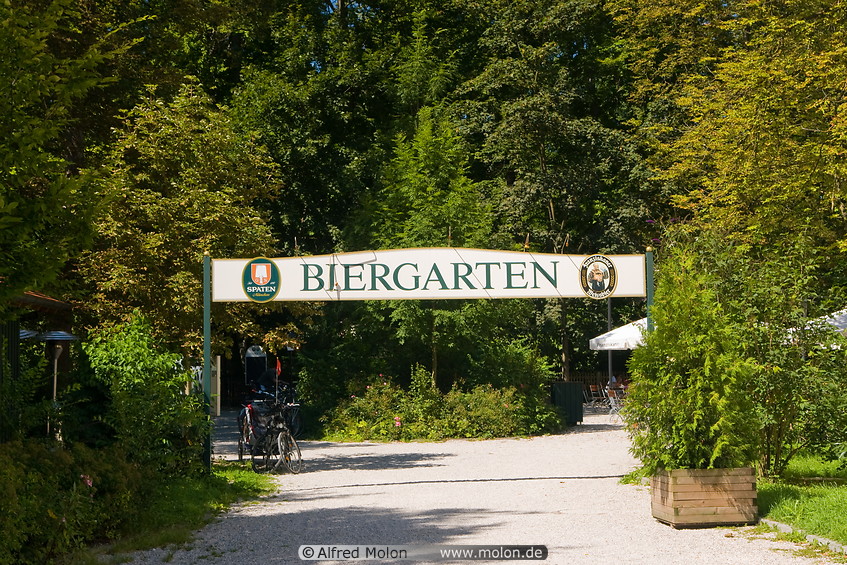 10 Aumeister beergarden - main gate