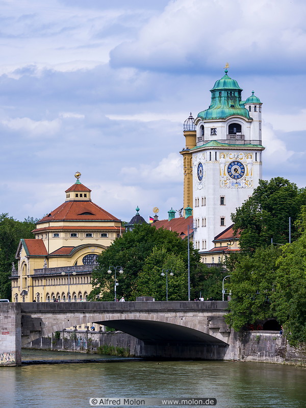 15 Ludwig bridge and Mueller Volksbad