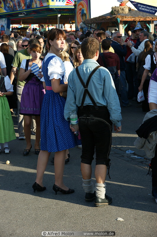 02  Couple wearing traditional Bavarian dress