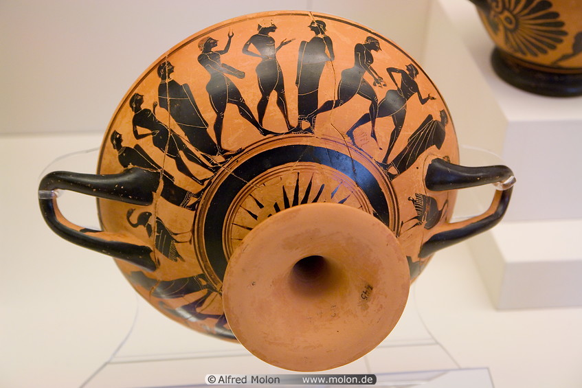 08 Pelike vase with Gigantomachia scene