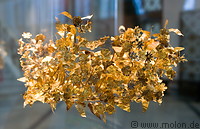 10 Gold wreath with leaves and flowers