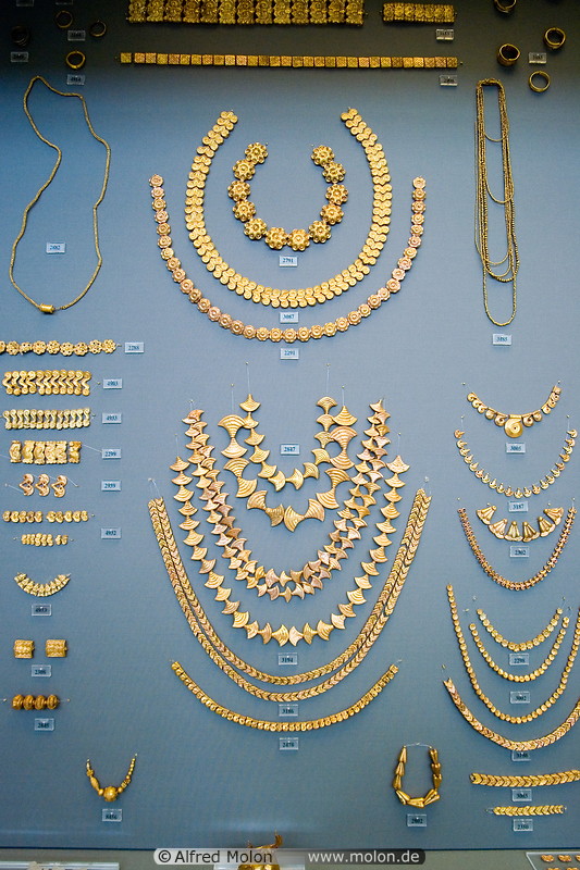 24 Gold necklaces