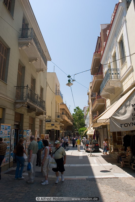 02 Pedestrian area with shops