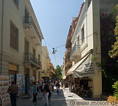 01 Pedestrian area with shops